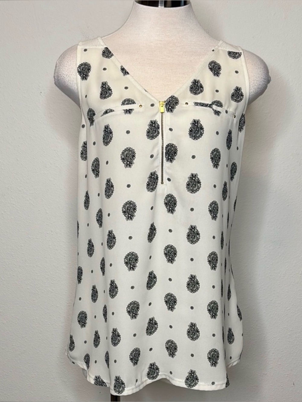 Express size Large Black and White Sleeveless Tank Top